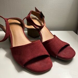 Universal threads 3” heel